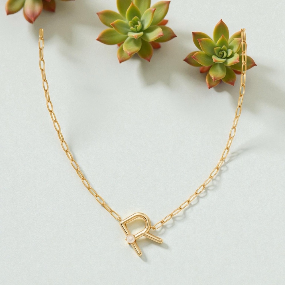 Kendra Scott initial gold necklace letter “R” w/ faux pearl accent NEW w/ Pouch